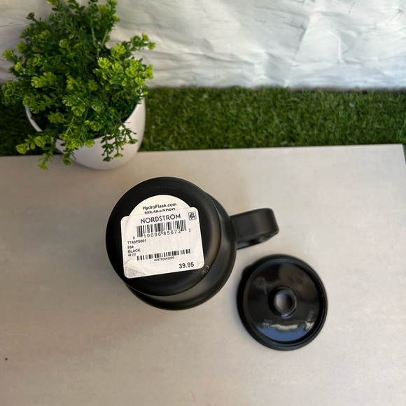 Hydro Flask
40 oz Travel Tumbler -
Black new ,flexible straw - Picture 15 of 16